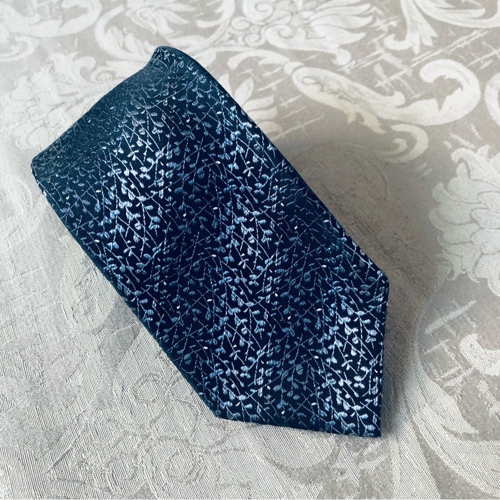 Elegant Blue Patterned Men's Tie